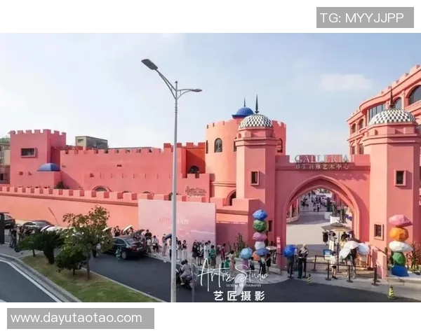 当热情球迷在人海中意外邂逅偶像级足球巨星的那一刻心潮澎湃