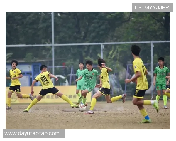 足球巨星光脚：传奇生涯与荣耀征程